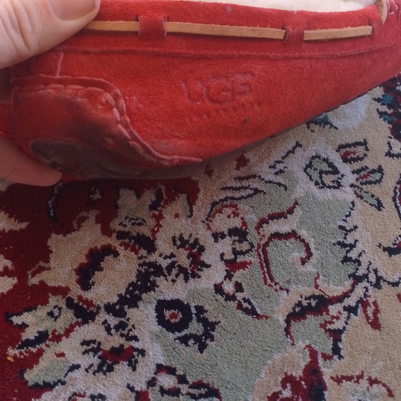 Red Ugg Moccasins 🍒 Sheep Wool Sherling Slippers Rare Color - Picture 10 of 16